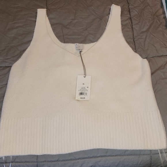 A NEW DAY TOP - Picture 2 of 7